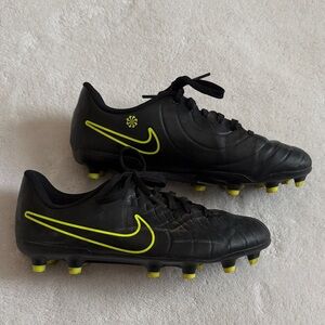 Nike Kids Soccer Cleats 5Y